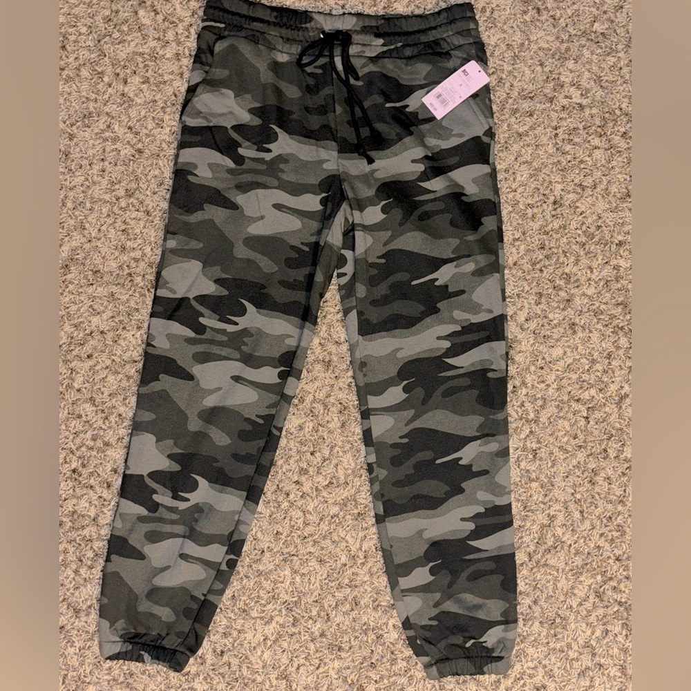Women’s Camo Sweatpants